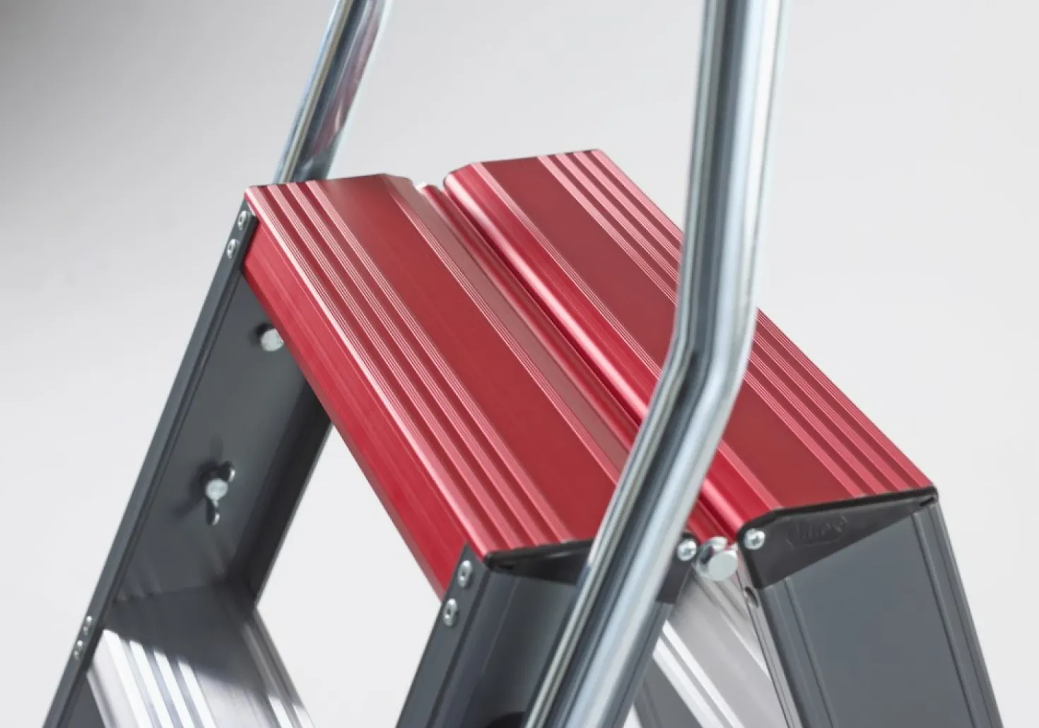 Altrex Falco FDO 8 Dubbele trap - Aluminium met coating - 2 x 8 treden - max. werkhoogte 3,9m