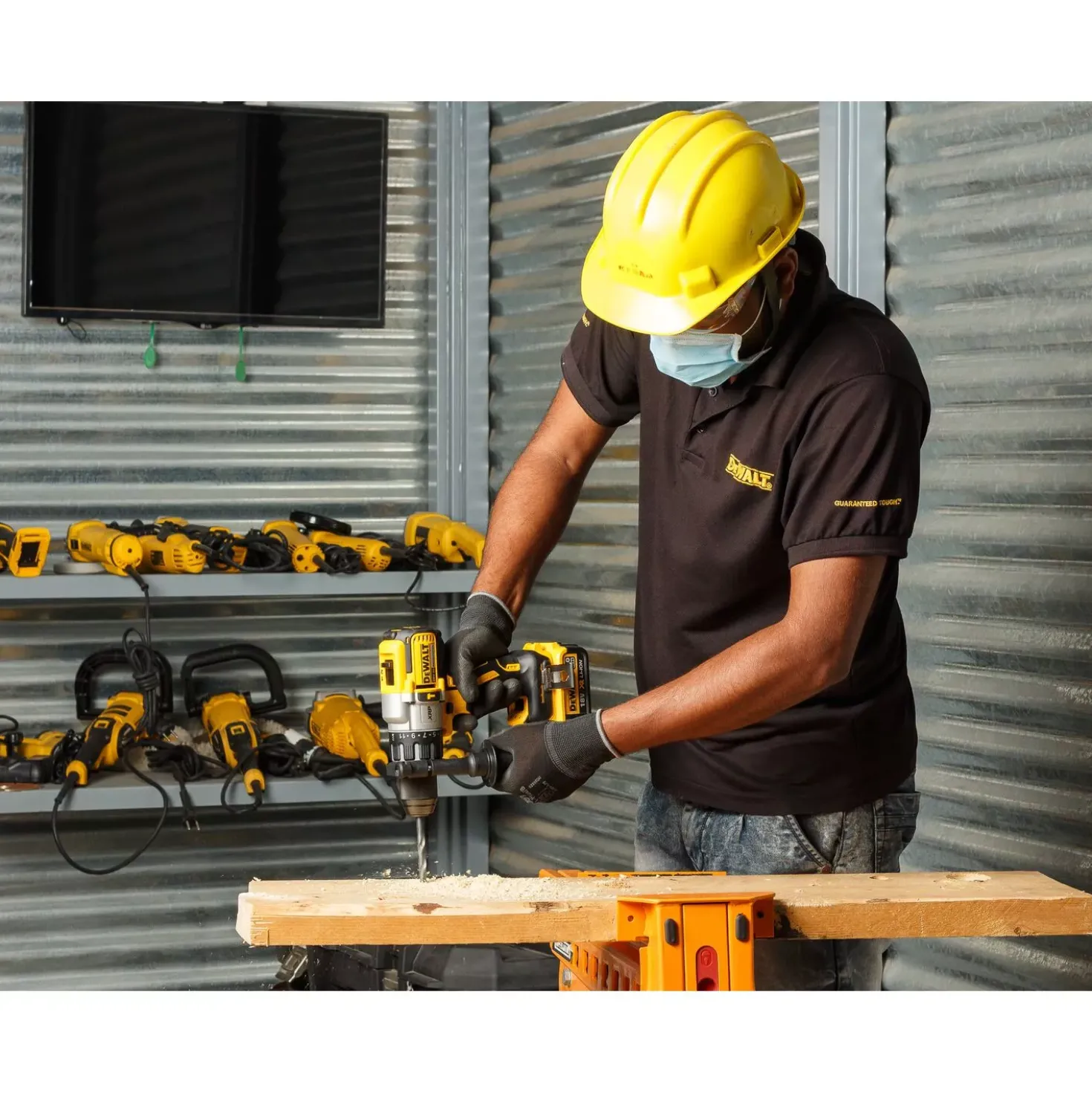 DeWALT DCD996NT-XJ Set 18V Li-ion XR accu klopboor-/schroefmachine body in TSTAK - koolborstelloos + 5Ah accu en acculader