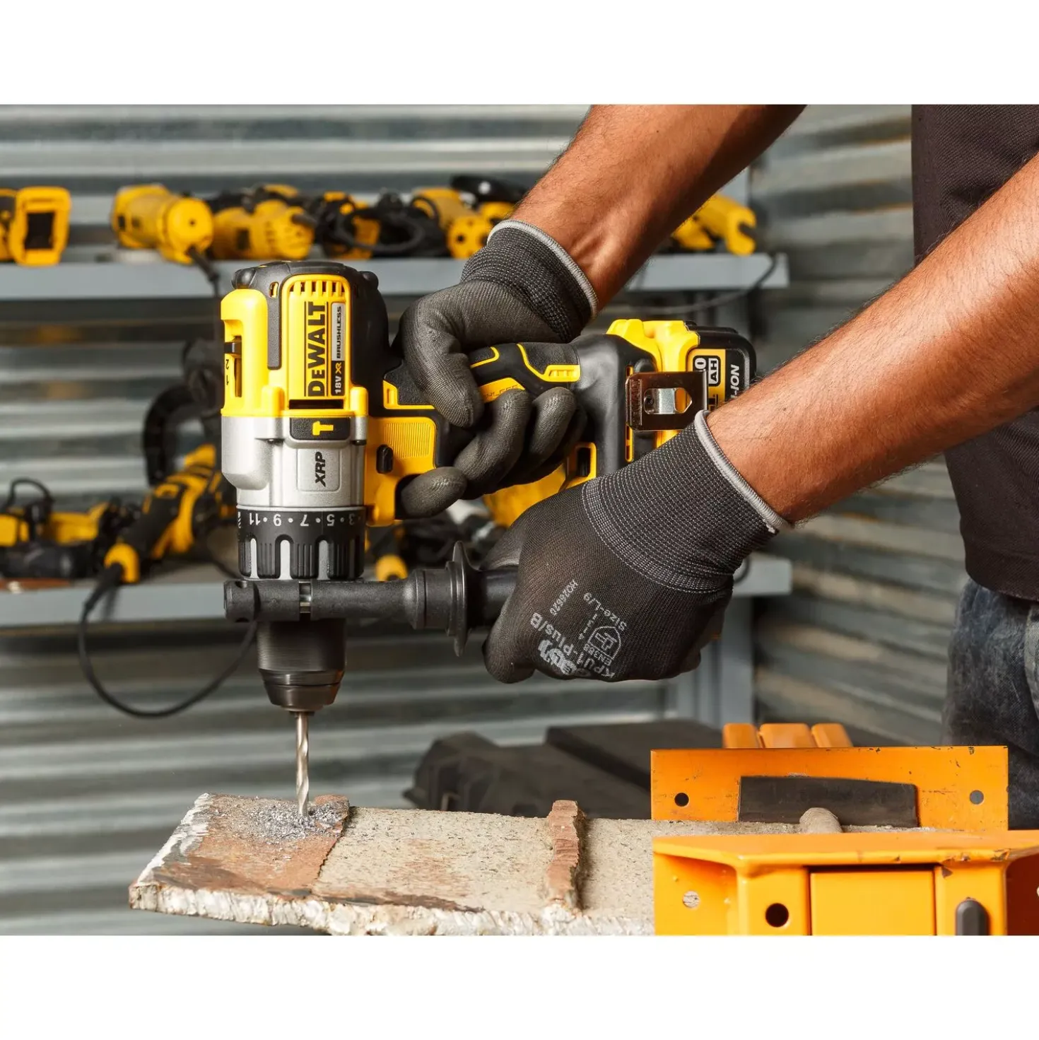 DeWALT DCD996NT-XJ Set 18V Li-ion XR accu klopboor-/schroefmachine body in TSTAK - koolborstelloos + 5Ah accu en acculader