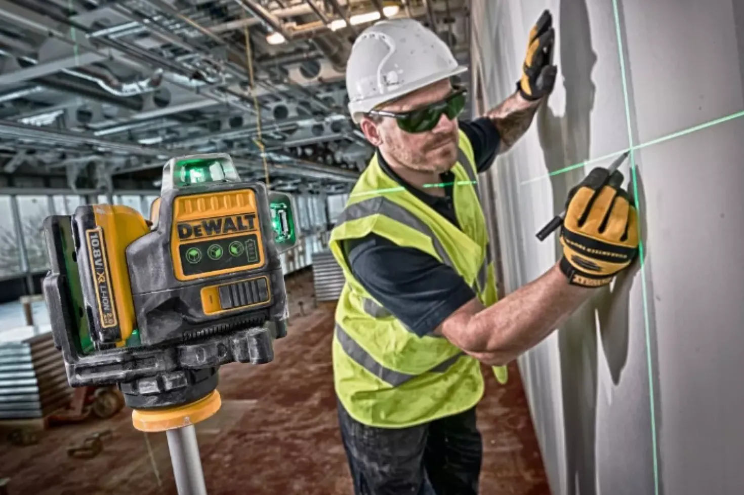DeWALT DCE089D1G-QW 10.8V Li-Ion accu zelfnivellerende 3x 360º Multilijnlaser set (1x 2.0Ah accu) in koffer - 30m - groen