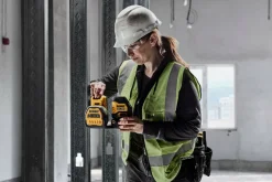 DeWALT DCE088D1G18-QW 12V / 18V Li-ion XR Accu Zelfnivellerende kruislijnlaser set (1x 2.0Ah) in TSTAK koffer - groen