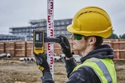 DeWALT DCE080D1GS-SET 18V Roterende laser set incl. statief en meetlat in koffer - groen - 45m - IP67