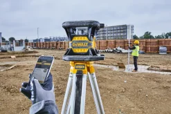 DeWALT DCE080D1GS-SET 18V Roterende laser set incl. statief en meetlat in koffer - groen - 45m - IP67