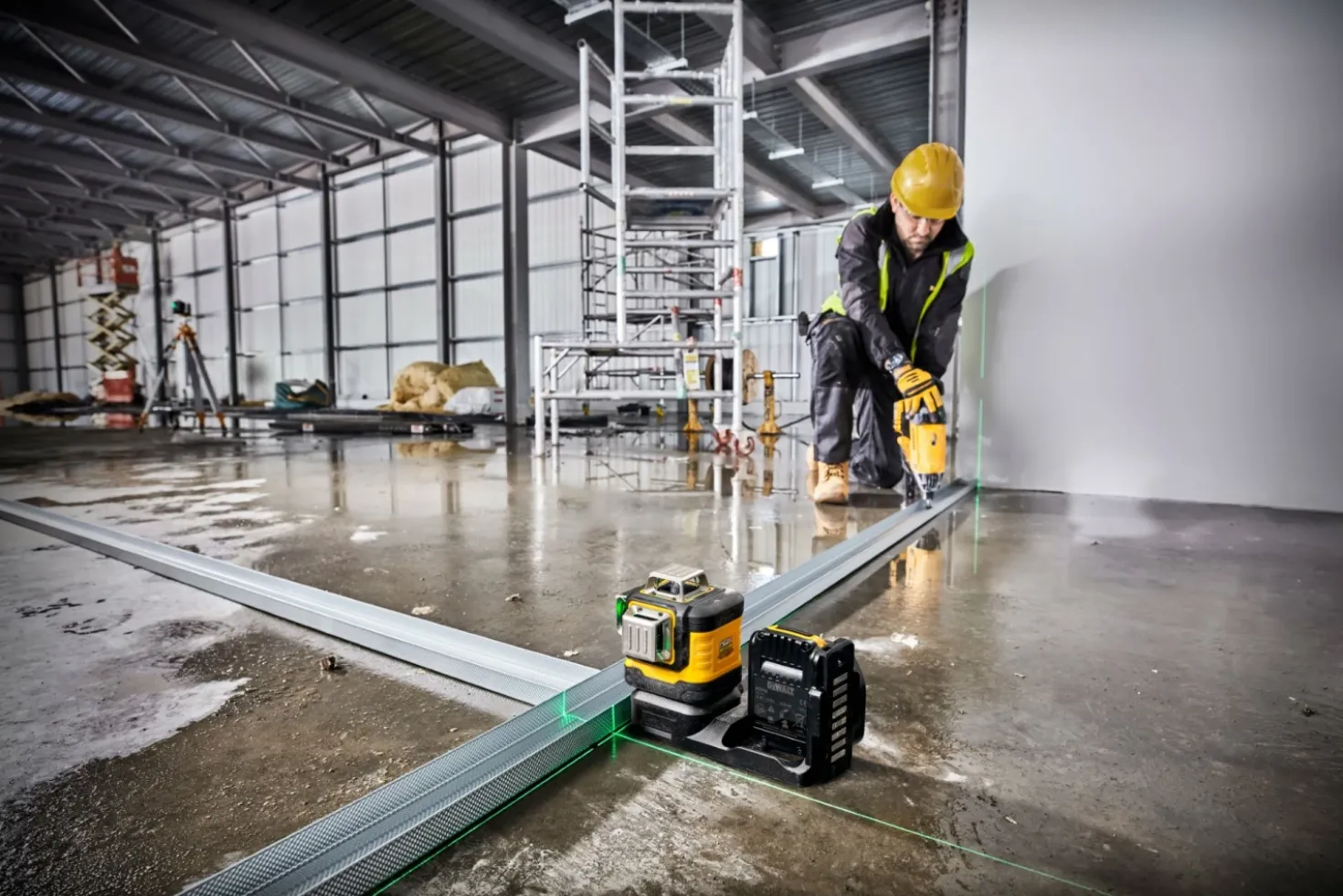 DeWALT DCE089NG18-XJ 12V/18V Kruislijnlaser in koffer - 3x 360° - groen - 70m - IP54