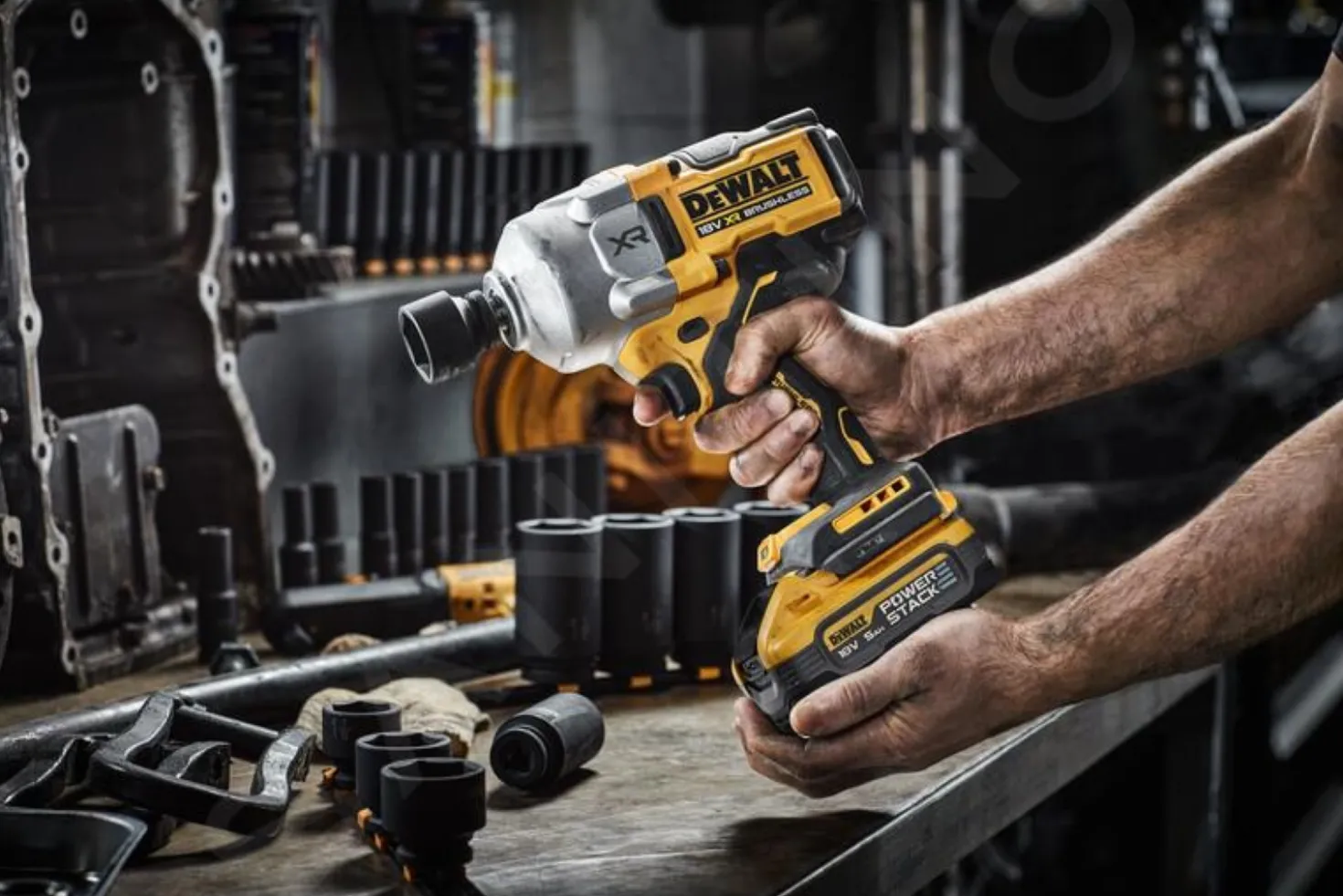 DeWALT DCF961H2T-QW 18V Li-ion XR accu slagmoersleutel set (2x 5,0Ah) in TSTAK - 1/2'' - 1626Nm - Koolborstelloos
