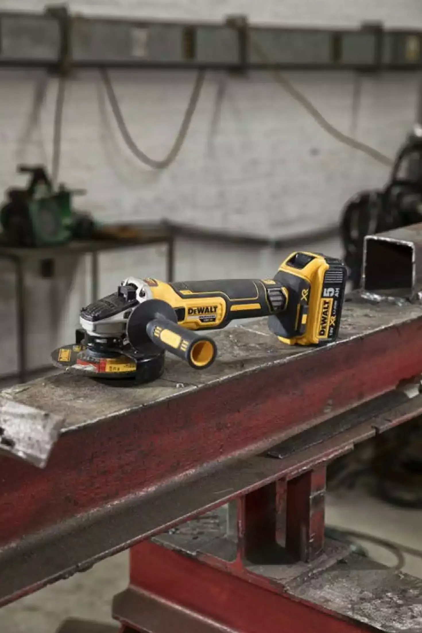 DeWALT DCG405NT-XJ 18V Li-ion XR accu haakse slijper body in TSTAK - 125mm - koolborstelloos