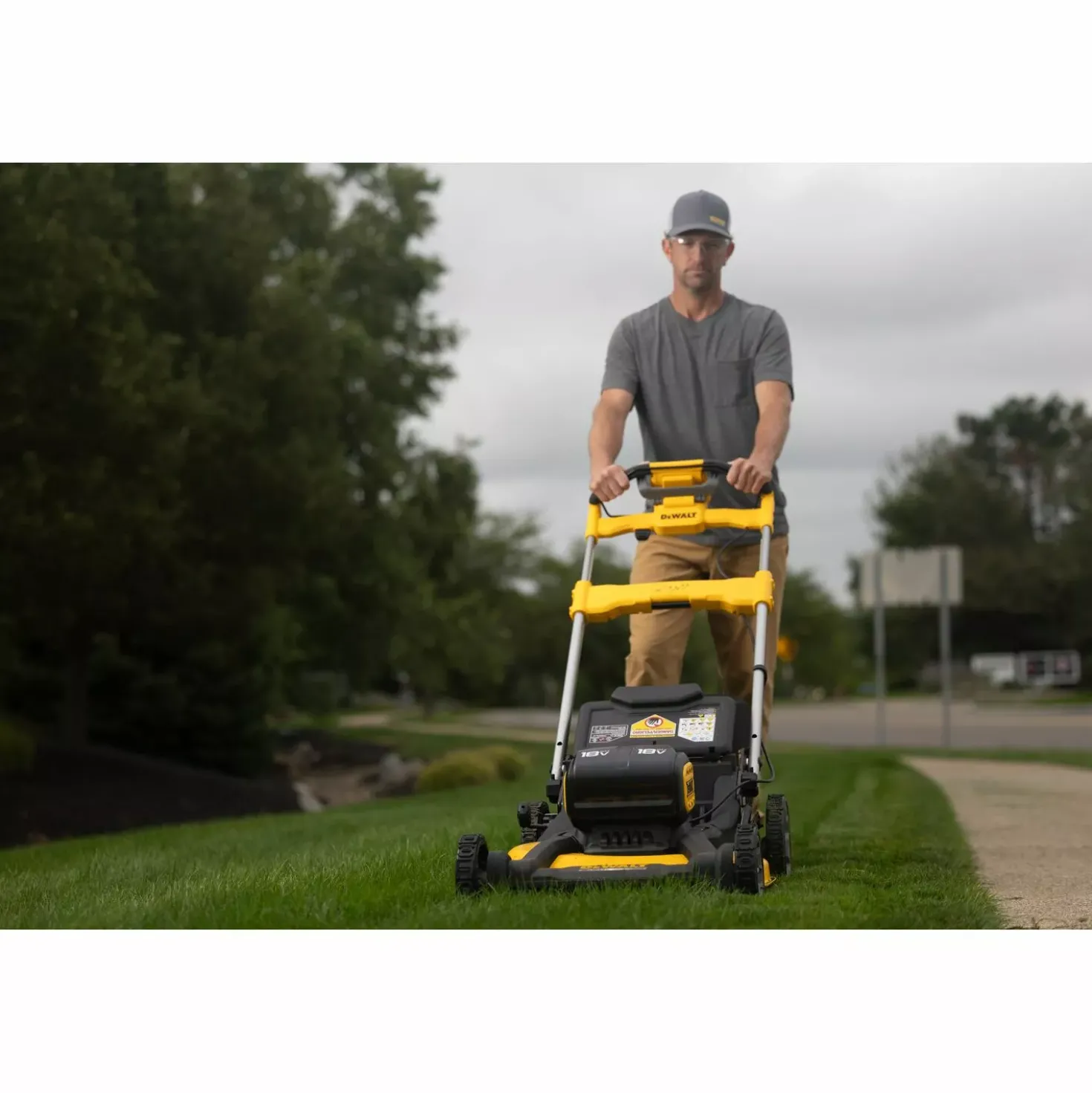 DeWALT DCMWSP156W2 18V XR Li-Ion Accu Grasmaaier set (2x 8.0Ah Accu) - Koolborstelloos - 53cm