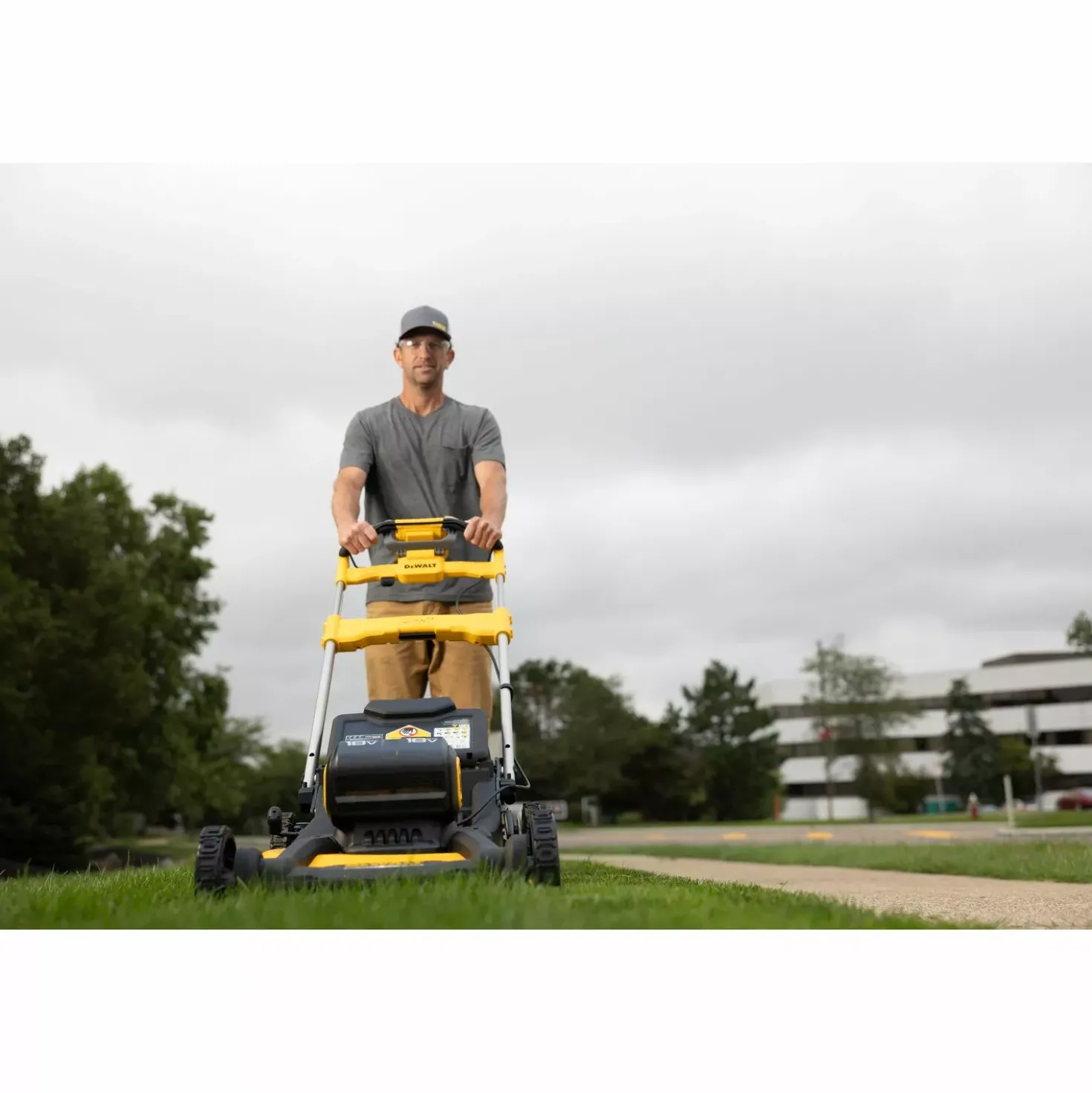 DeWALT DCMWSP156W2 18V XR Li-Ion Accu Grasmaaier set (2x 8.0Ah Accu) - Koolborstelloos - 53cm