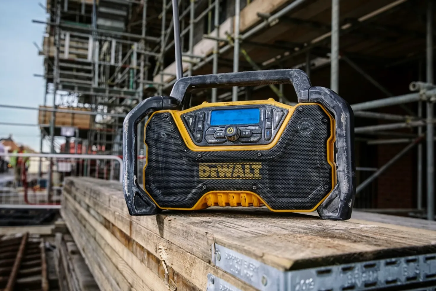 DeWALT DCR029-QW 18V Li-ion XR accu DAB+ Bouwradio met oplaadfunctie - werkt op netstroom & accu