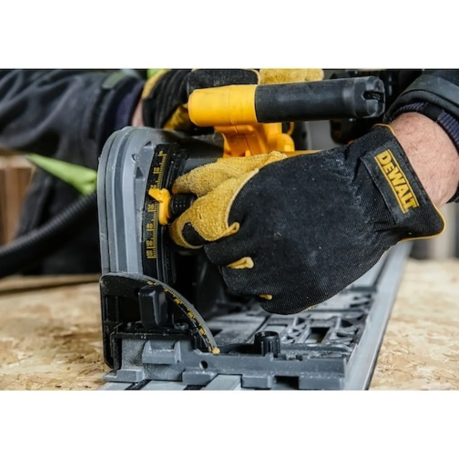 DeWALT DCS520T2R-QW 54V Li-ion XR FlexVolt accu invalzaag incl. geleiderail set (2x 6.0Ah) in TSTAK - snelwissel - koolborstelloos
