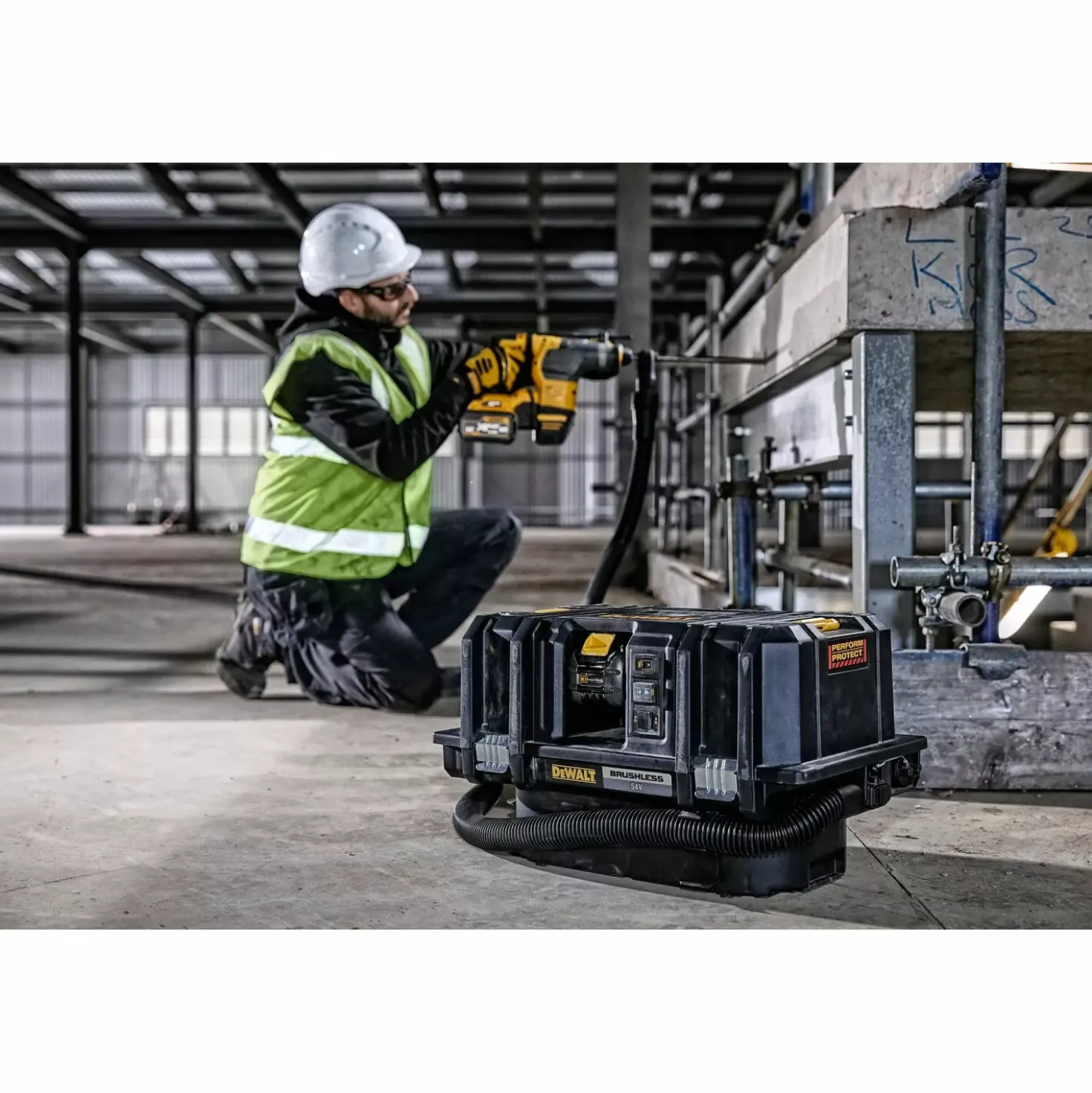 DeWALT DCV586MT2-QW 54V Li-ion XR FlexVolt accu bouwstofzuiger set (2x 6.0Ah) - Nat/Droog - 2000W - M-Klasse - 11L - Koolborstelloos