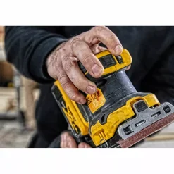 DeWALT DCW200NT 18V Li-ion XR accu vlakschuurmachine body in TSTAK - 140 x 115mm - koolborstelloos