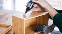 Dremel 2500 Multi-Vise 3-in-1 en 360° stationaire bankschroef, losstaande klem en gereedschaphouder
