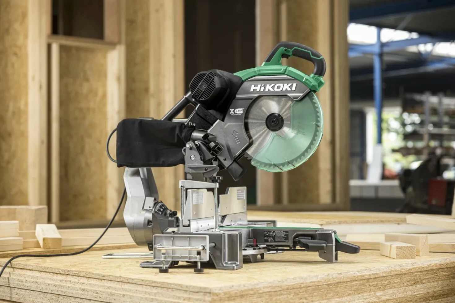 HiKOKI C12RSH3WAZ Afkortzaagmachine - 1520W - 305 x 30mm