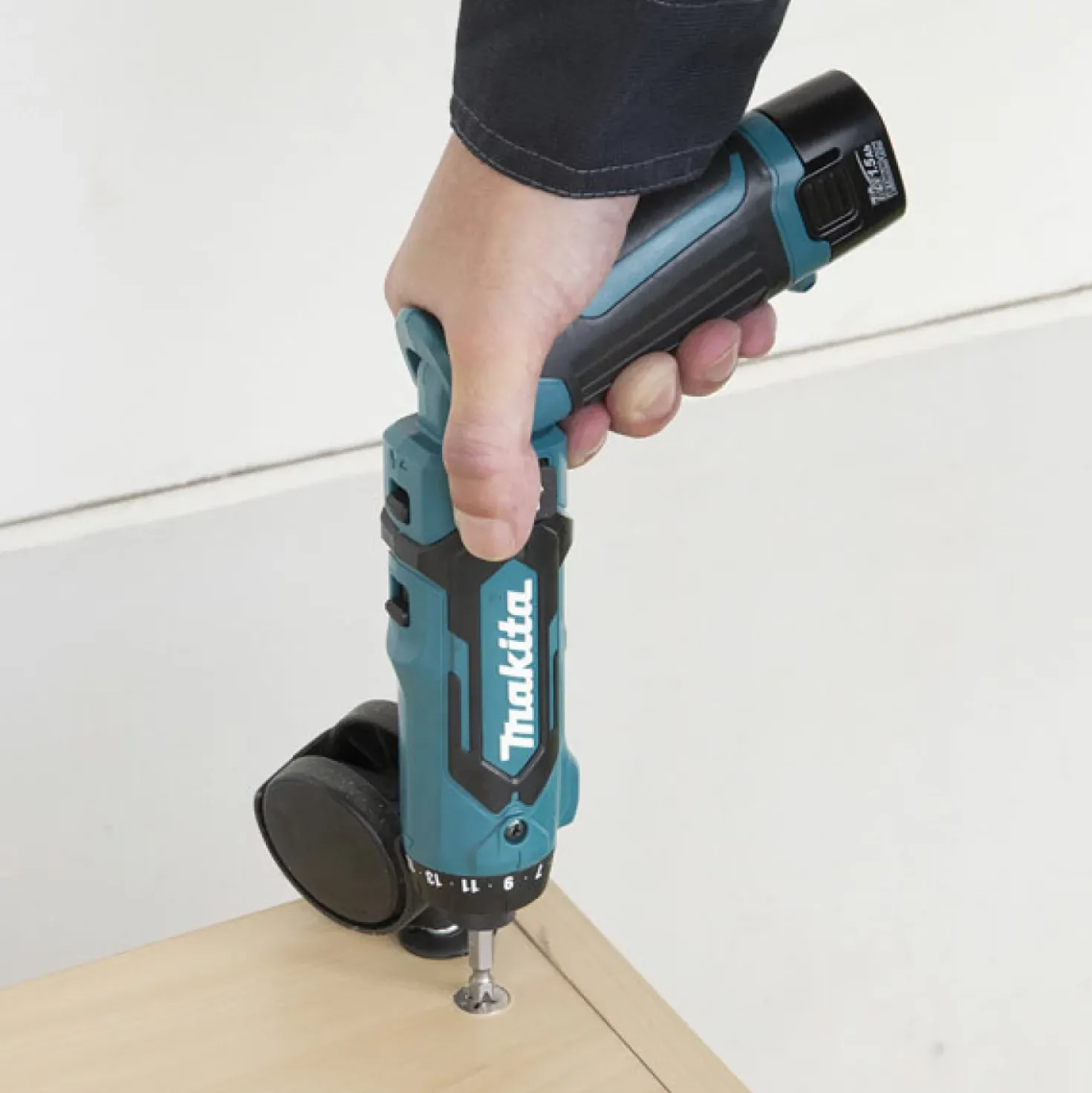 Makita DF012DSE 7,2V Li-Ion accu boor-schroefmachine set (2x 1,5Ah accu) in koffer