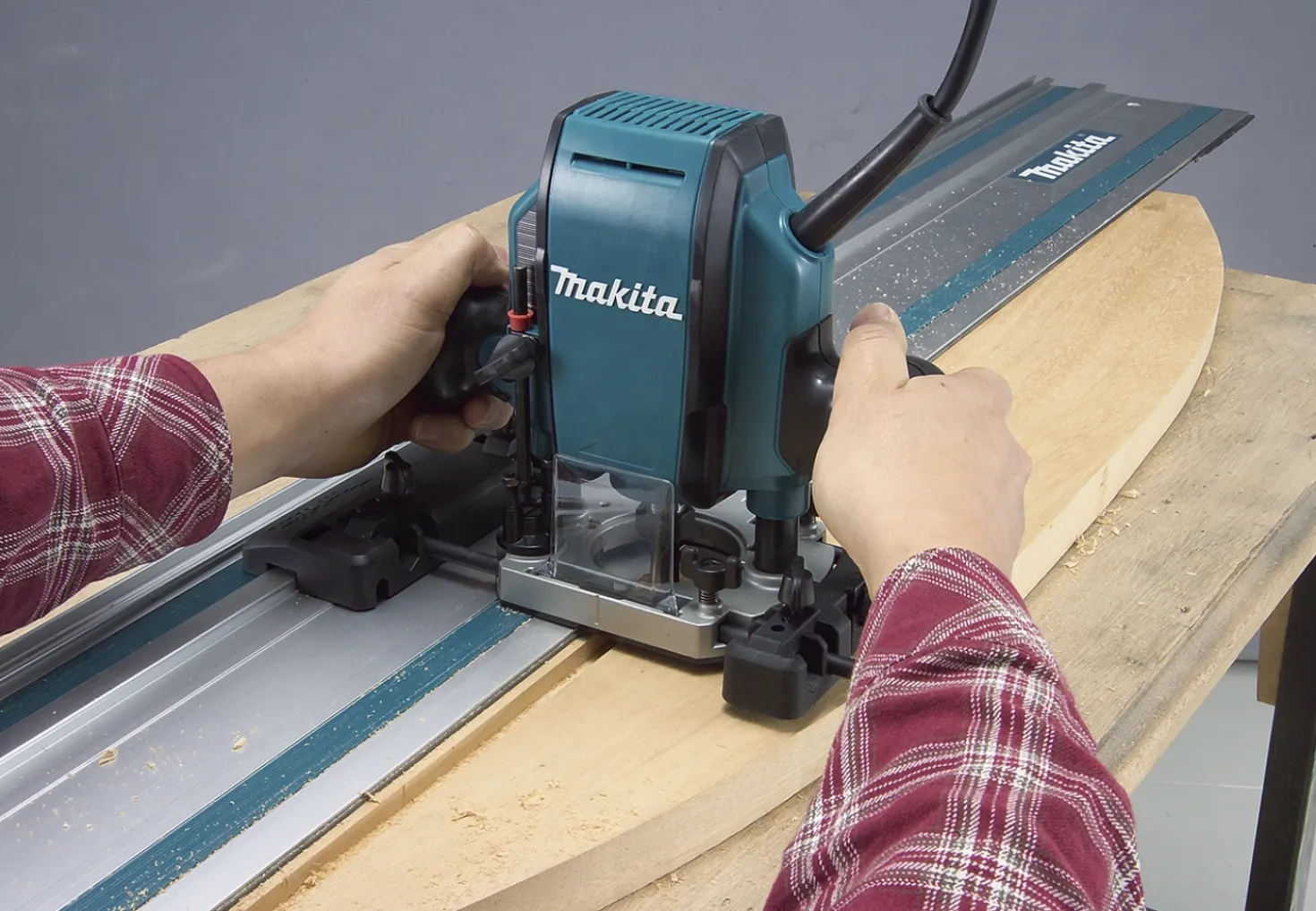 Makita RP0900J Bovenfrees in Mbox - 900W - 8mm