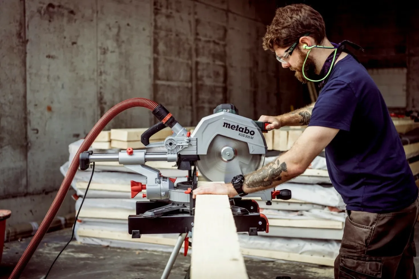 Metabo KGS 305 M Afkortzaag - 2000W - 305 x 30mm - Quick hendel - met onderstel KSU 251