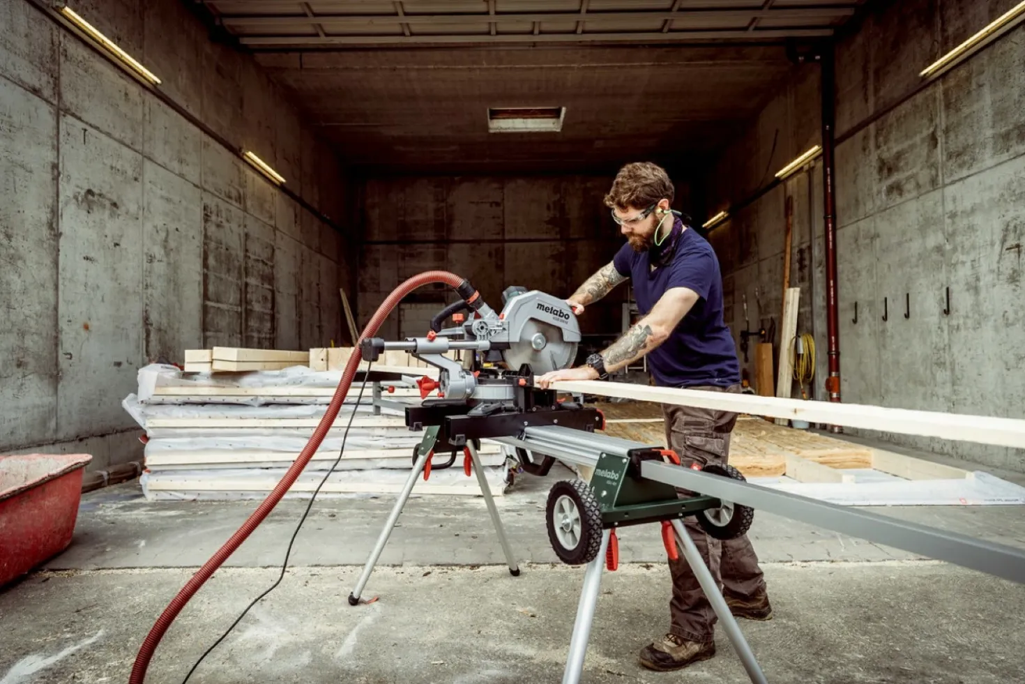 Metabo KGS 305 M Afkortzaag - 2000W - 305 x 30mm - Quick hendel - met onderstel KSU 251