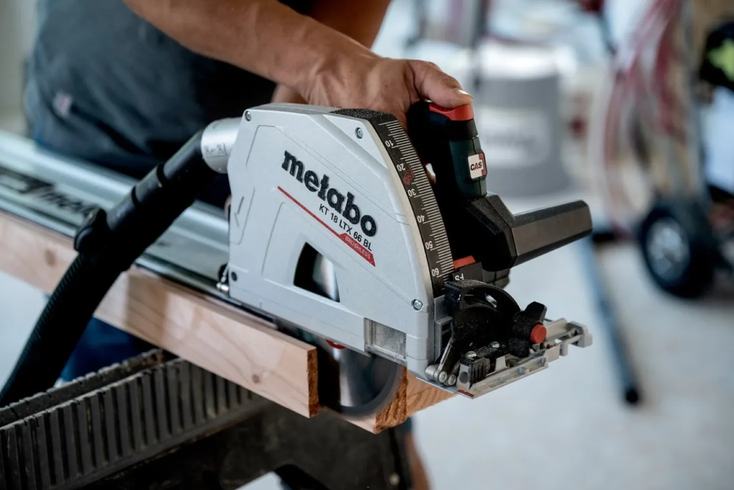 Metabo KT 18 LTX 66 BL 18V Li-ion accu invalcirkelzaag set (2x 8.0Ah accu) incl. geleiderail in metaBOX - 165 x 20mm - koolborstelloos