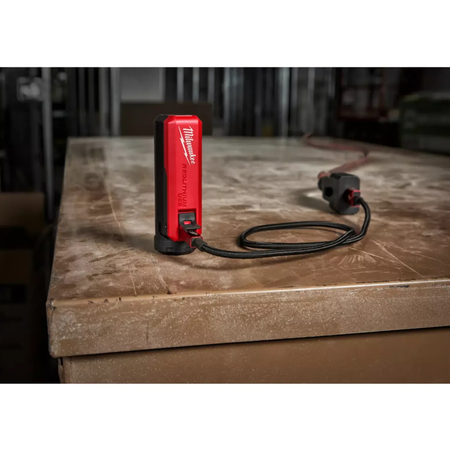 Milwaukee L4PPS-301 USB accu compacte lader en energiebron