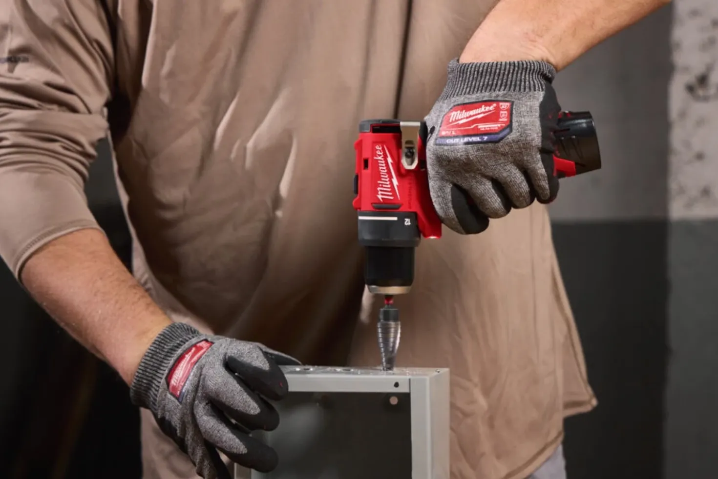 Milwaukee M12 BLDDRC-202C 12V Li-ion accu boor-/schroefmachine set (2x 2.0Ah accu) in koffer - 40Nm