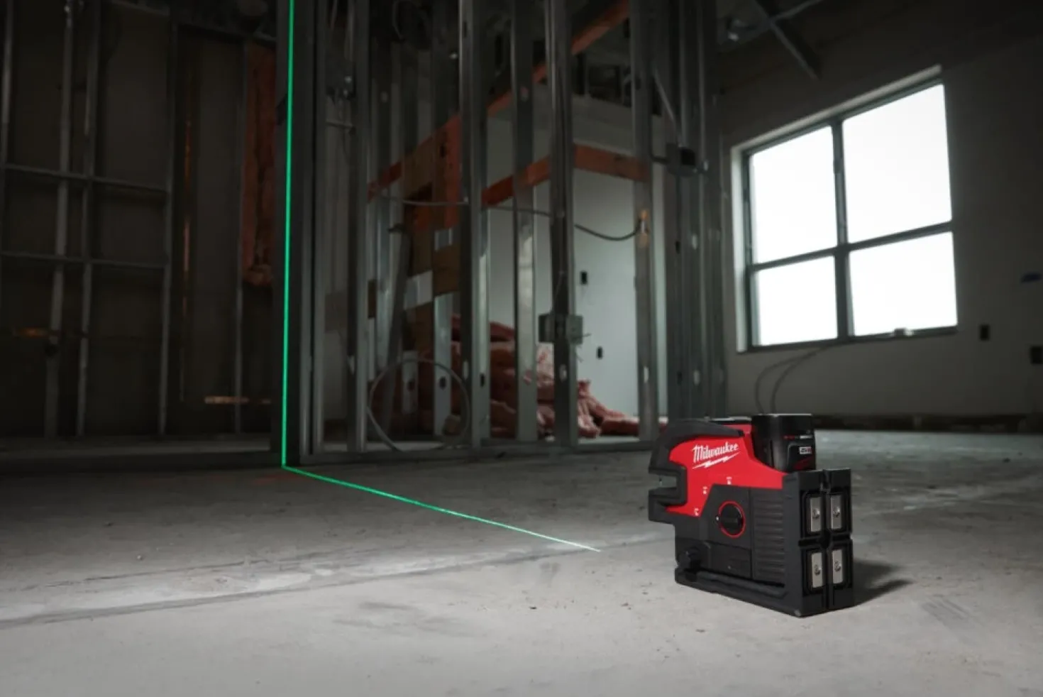 Milwaukee M12 CLL4P-0C 12V Li-Ion accu zelfnivellerende kruislijnlaser met 4 punten body in transportkoffer - groen