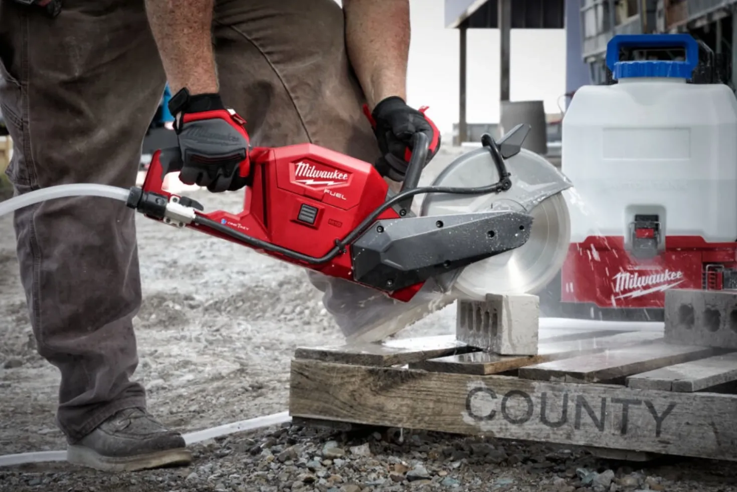 Milwaukee M18 FCOS230-121 18V Li-ion accu doorslijpmachine set (1x 12.0Ah accu) - 230mm