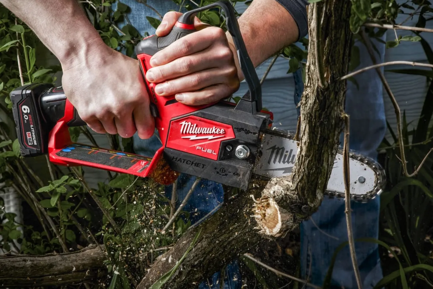 Milwaukee M12 FHS-602X FUEL HATCHET 12V Li-Ion accu snoeizaag set (1x 6.0Ah) in HD-box - 15cm