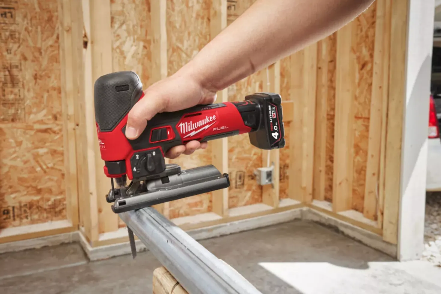 Milwaukee M12 FJS-422X 12V Li-ion accu decoupeerzaag set (1x 4.0Ah + 2.0Ah accu) in HD Box
