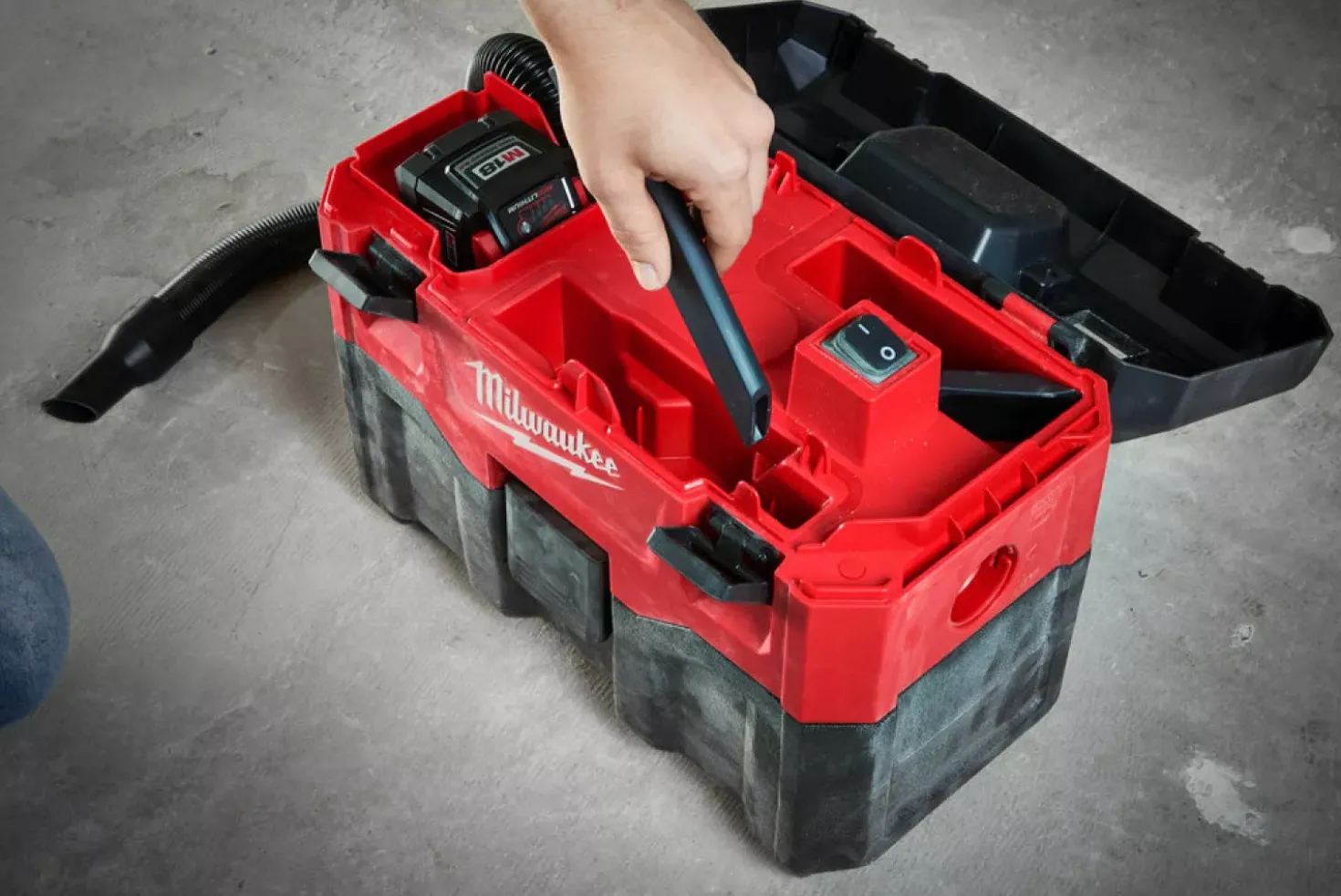 Milwaukee M18 VC2-0 18V Li-Ion accu nat- en droogzuiger / stofzuiger body - L-klasse- 7,5L