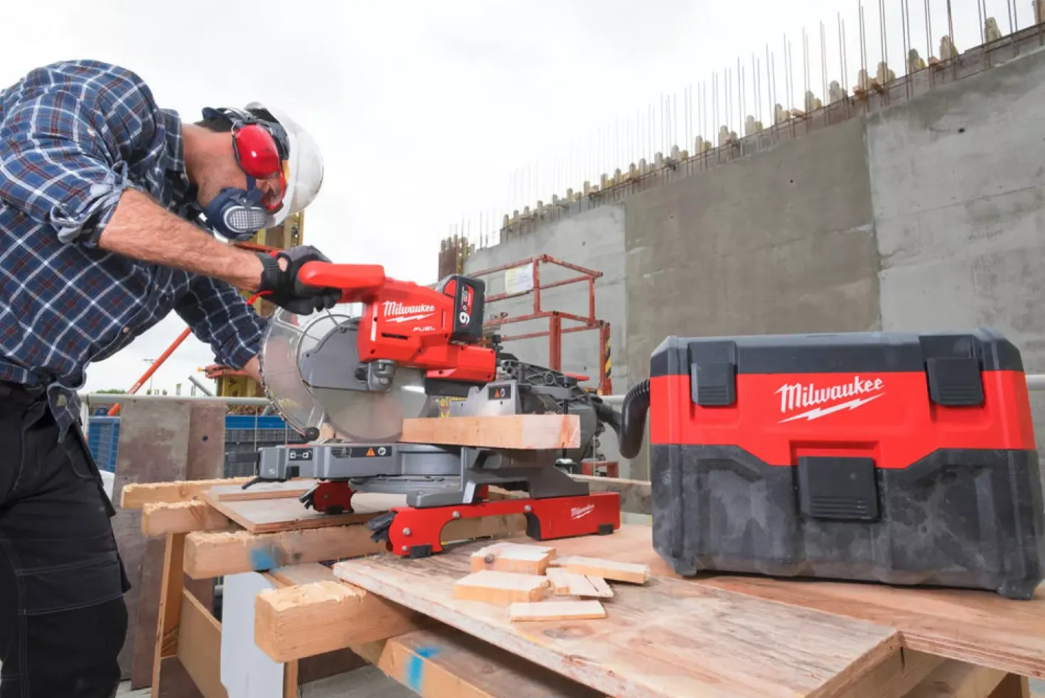 Milwaukee M18 VC2-0 18V Li-Ion accu nat- en droogzuiger / stofzuiger body - L-klasse- 7,5L