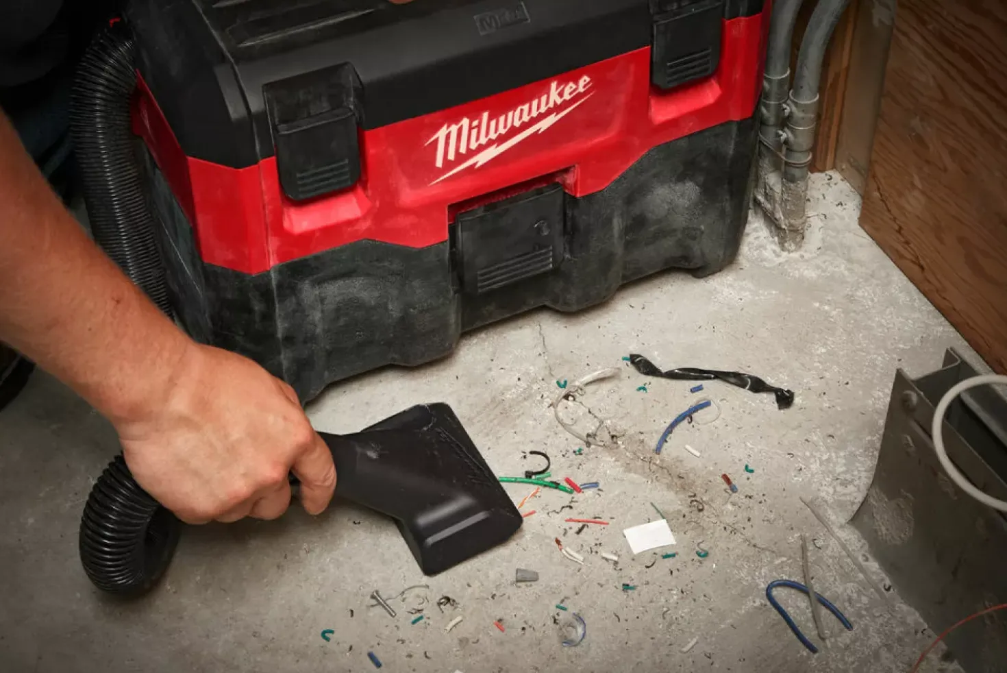 Milwaukee M18 VC2-0 18V Li-Ion accu nat- en droogzuiger / stofzuiger body - L-klasse- 7,5L