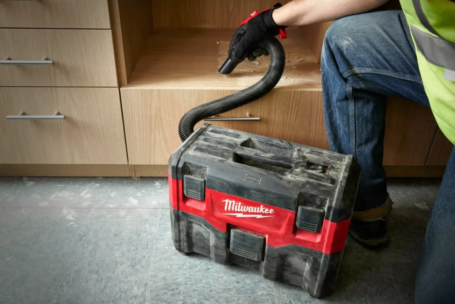Milwaukee M18 VC2-0 18V Li-Ion accu nat- en droogzuiger / stofzuiger body - L-klasse- 7,5L