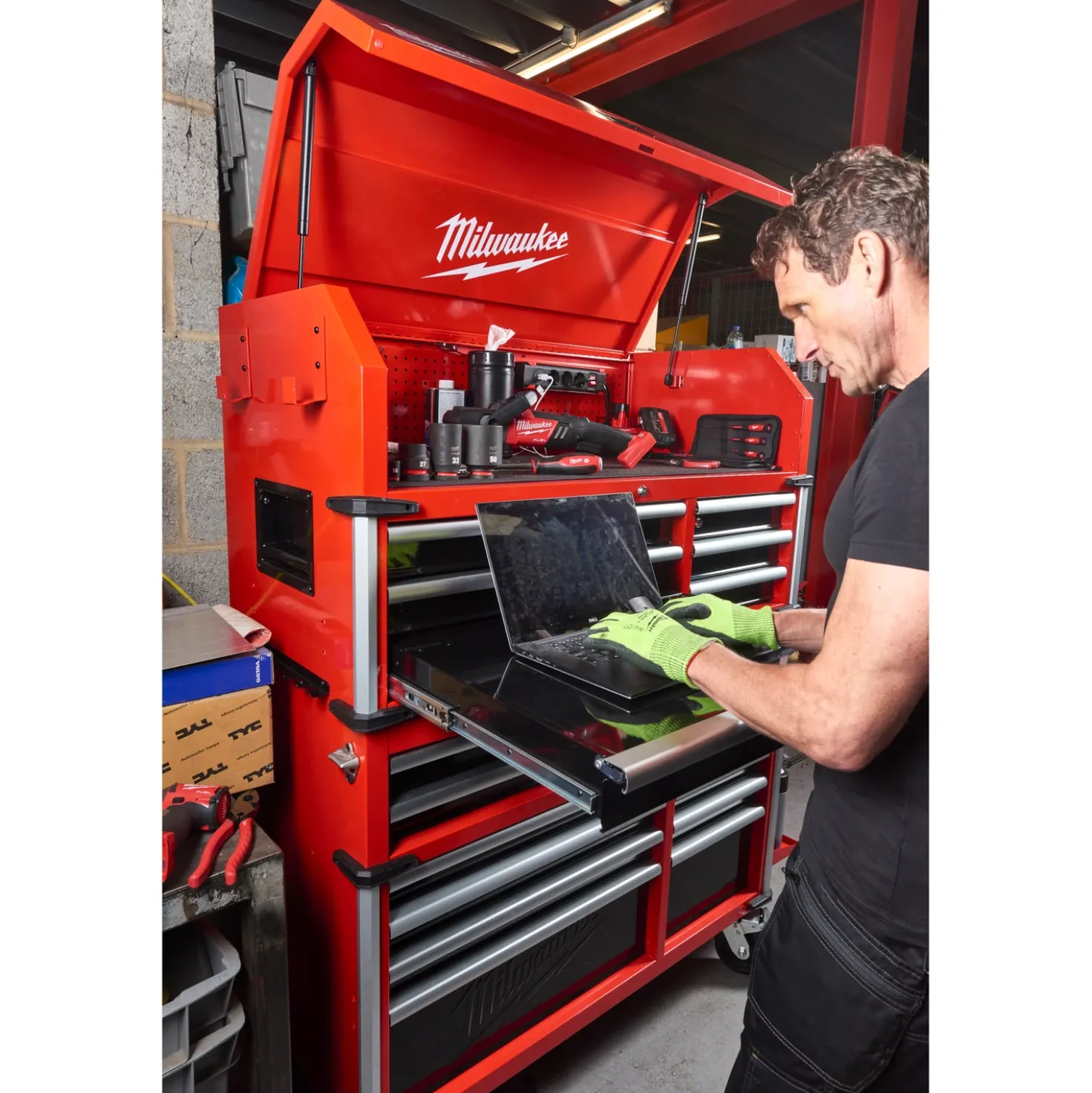 Milwaukee 4932478852 TOOLGUARD Stalen gereedschapswagen met 10 lades - 46˝ / 117 cm