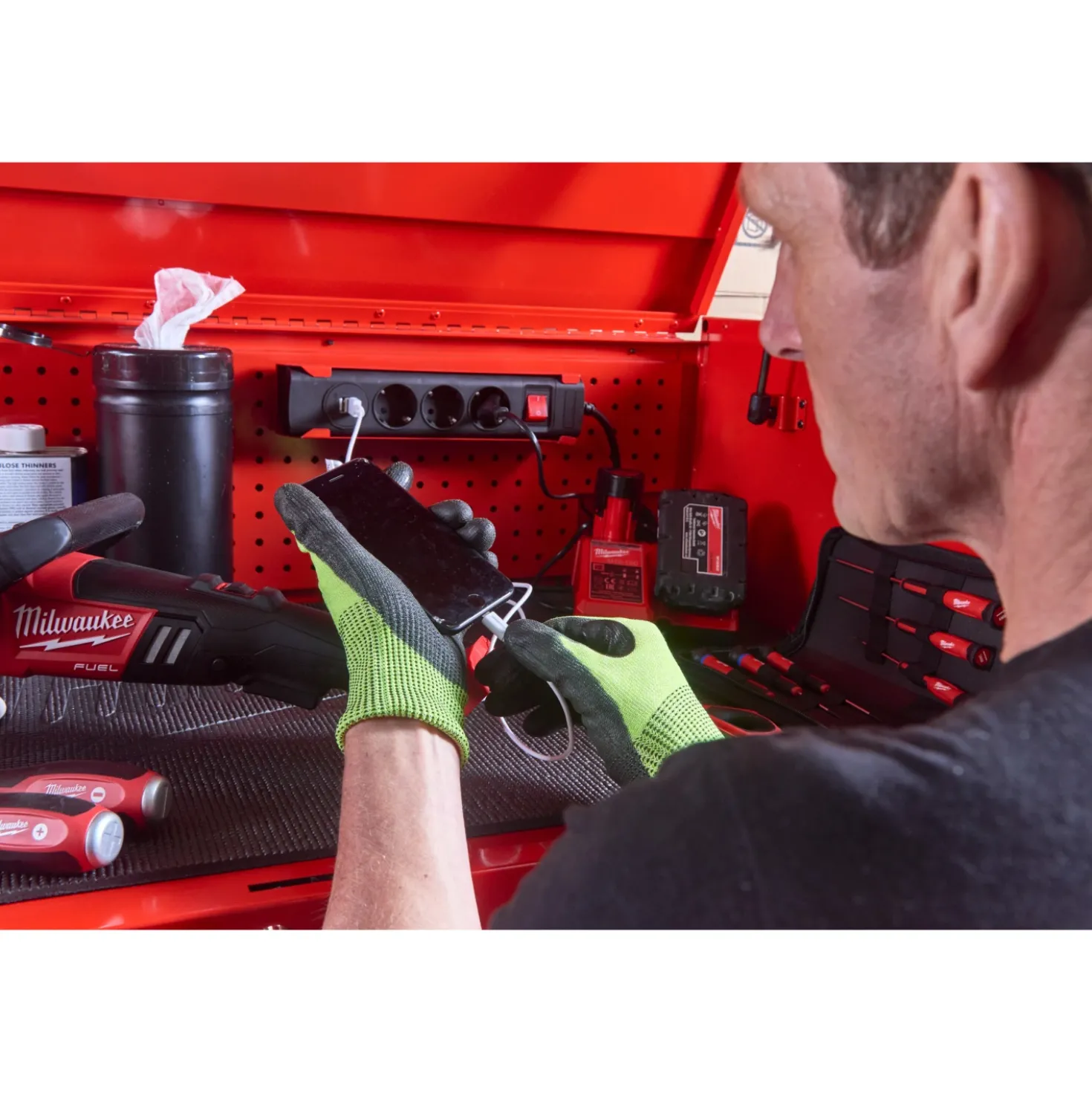 Milwaukee 4932478852 TOOLGUARD Stalen gereedschapswagen met 10 lades - 46˝ / 117 cm