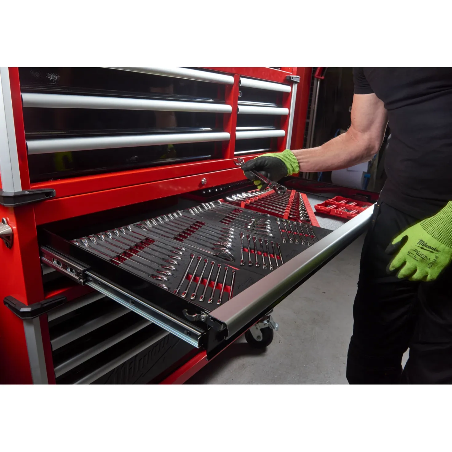 Milwaukee 4932478852 TOOLGUARD Stalen gereedschapswagen met 10 lades - 46˝ / 117 cm