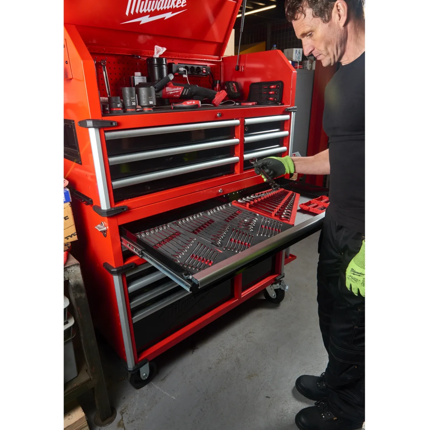 Milwaukee 4932478852 TOOLGUARD Stalen gereedschapswagen met 10 lades - 46˝ / 117 cm