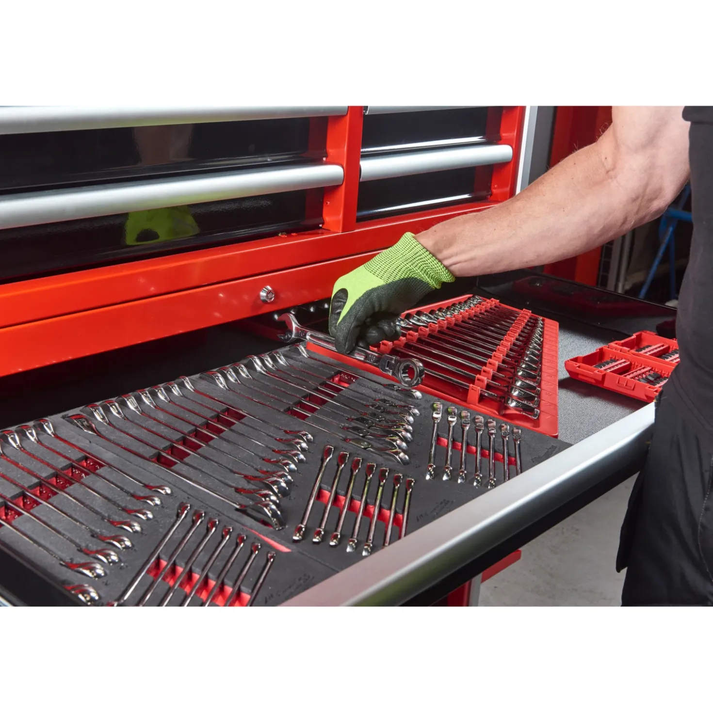 Milwaukee 4932478852 TOOLGUARD Stalen gereedschapswagen met 10 lades - 46˝ / 117 cm