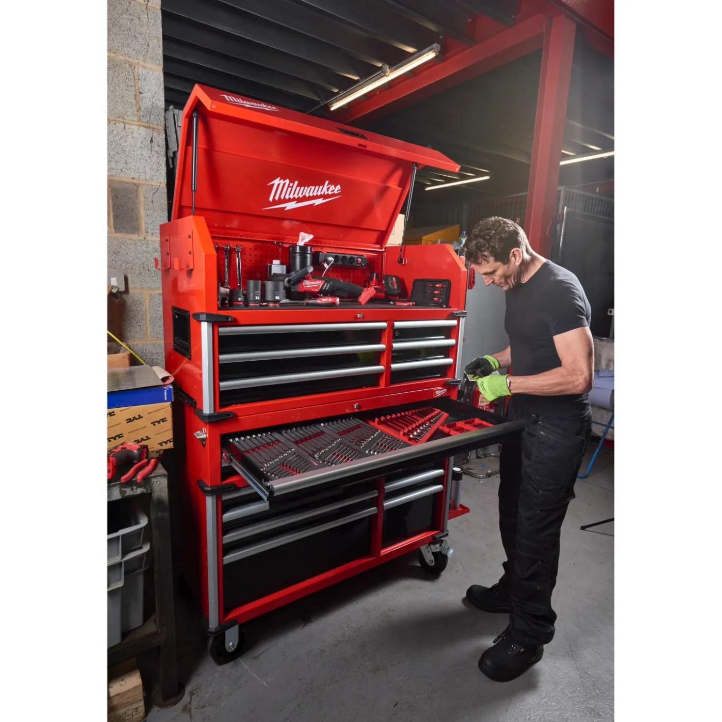 Milwaukee 4932478852 TOOLGUARD Stalen gereedschapswagen met 10 lades - 46˝ / 117 cm