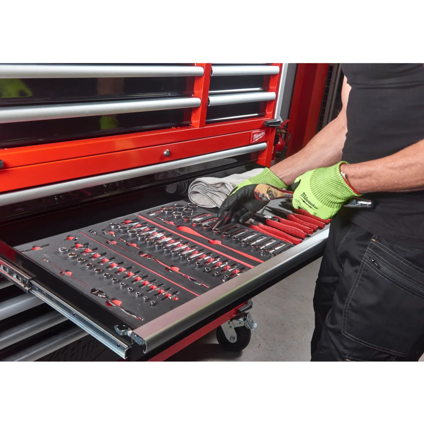 Milwaukee 4932478852 TOOLGUARD Stalen gereedschapswagen met 10 lades - 46˝ / 117 cm