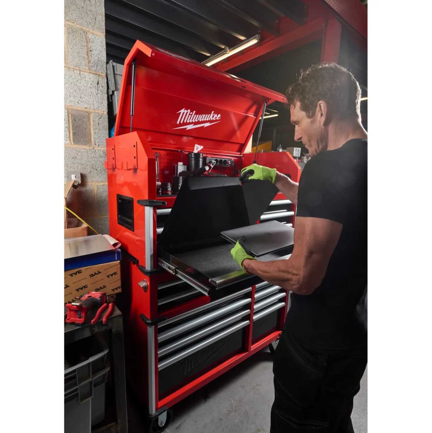 Milwaukee 4932478852 TOOLGUARD Stalen gereedschapswagen met 10 lades - 46˝ / 117 cm