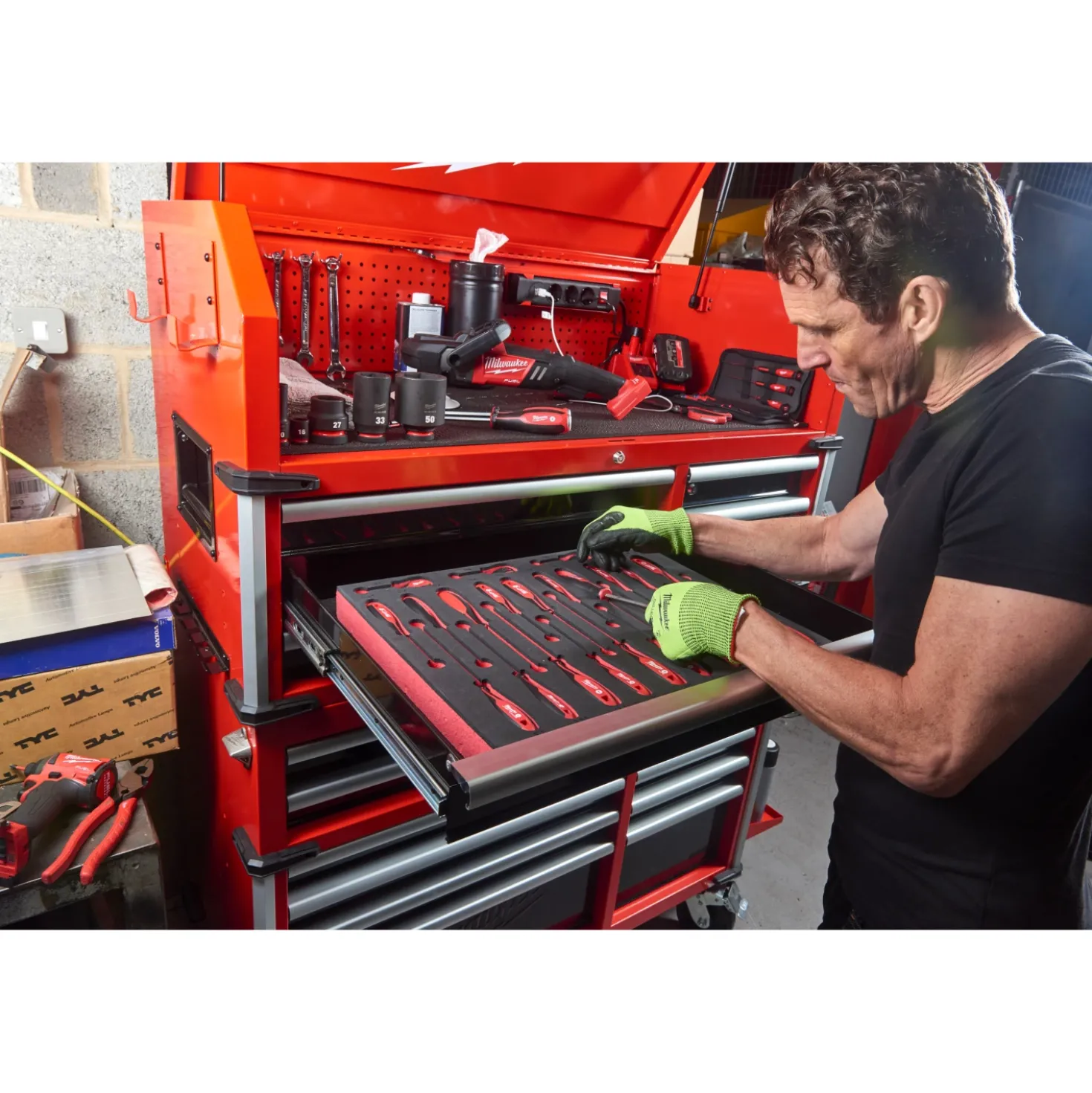 Milwaukee 4932478852 TOOLGUARD Stalen gereedschapswagen met 10 lades - 46˝ / 117 cm