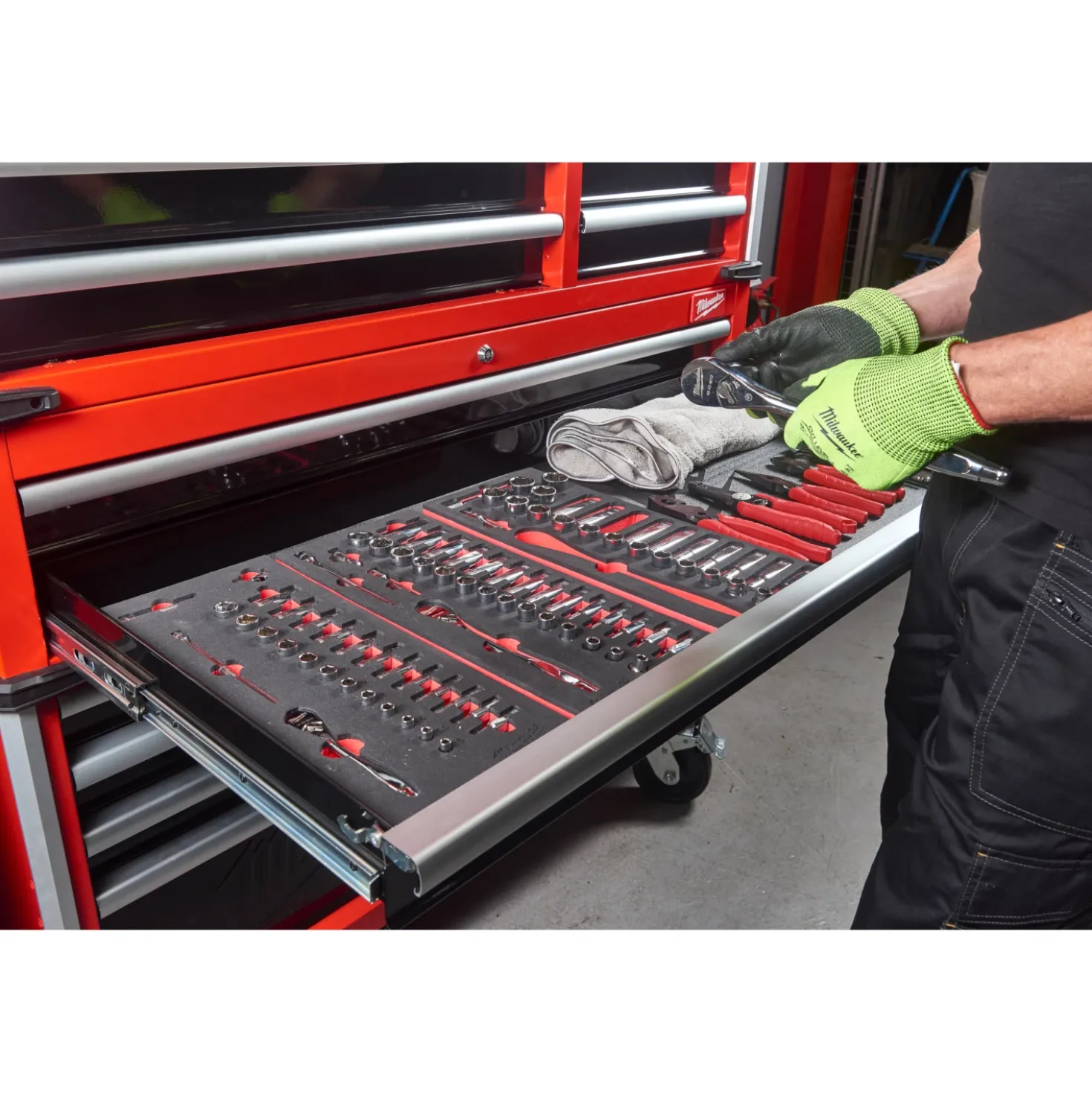 Milwaukee 4932478852 TOOLGUARD Stalen gereedschapswagen met 10 lades - 46˝ / 117 cm