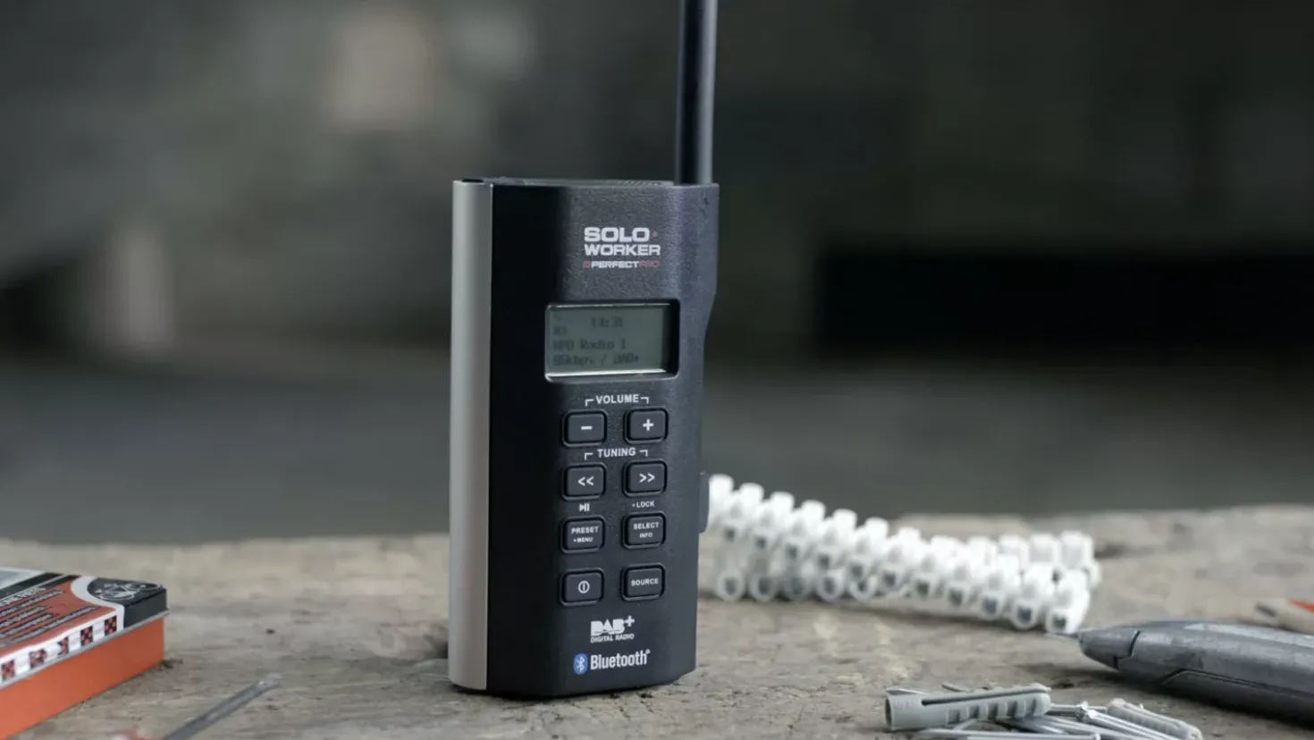 PerfectPro SW3 Soloworker BT accu Bouwradio - FM RDS / DAB+ - AUX-in - bluetooth - werkt op netstroom en lithium accu