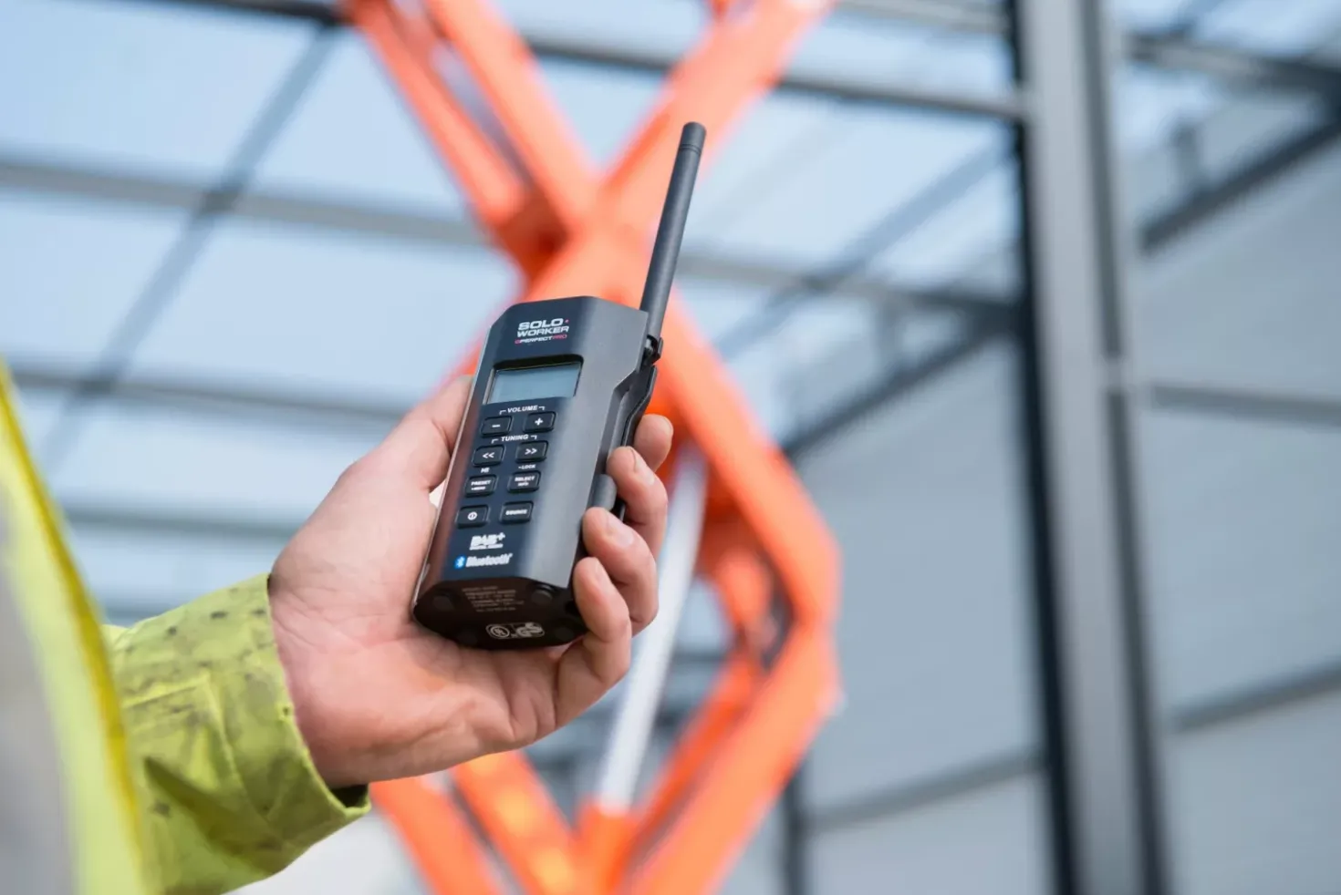 PerfectPro SW3 Soloworker BT accu Bouwradio - FM RDS / DAB+ - AUX-in - bluetooth - werkt op netstroom en lithium accu