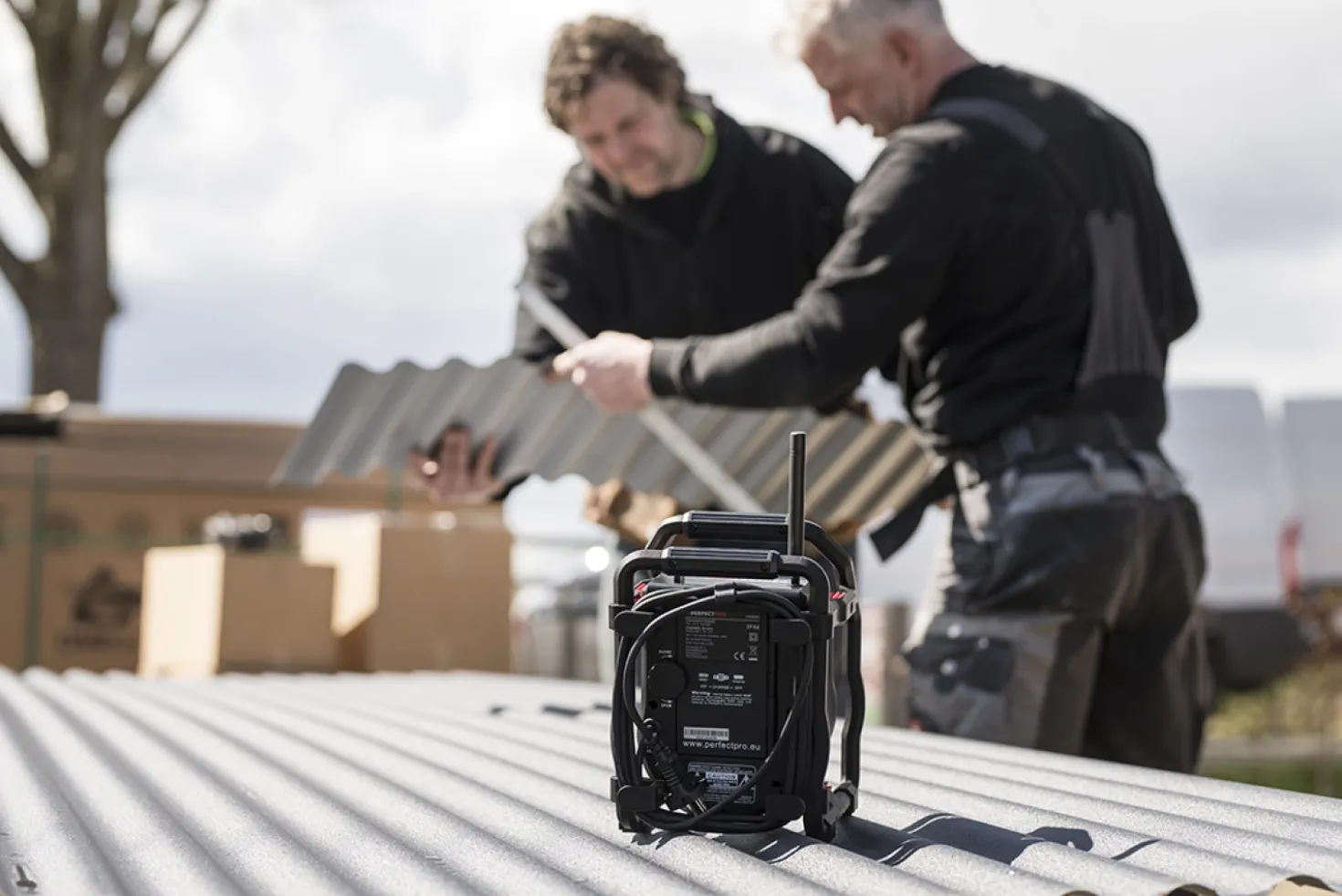 PerfectPro UBOX 400R2 Bouwradio - FM RDS / DAB+ - AUX-in - bluetooth - werkt op netstroom en batterij