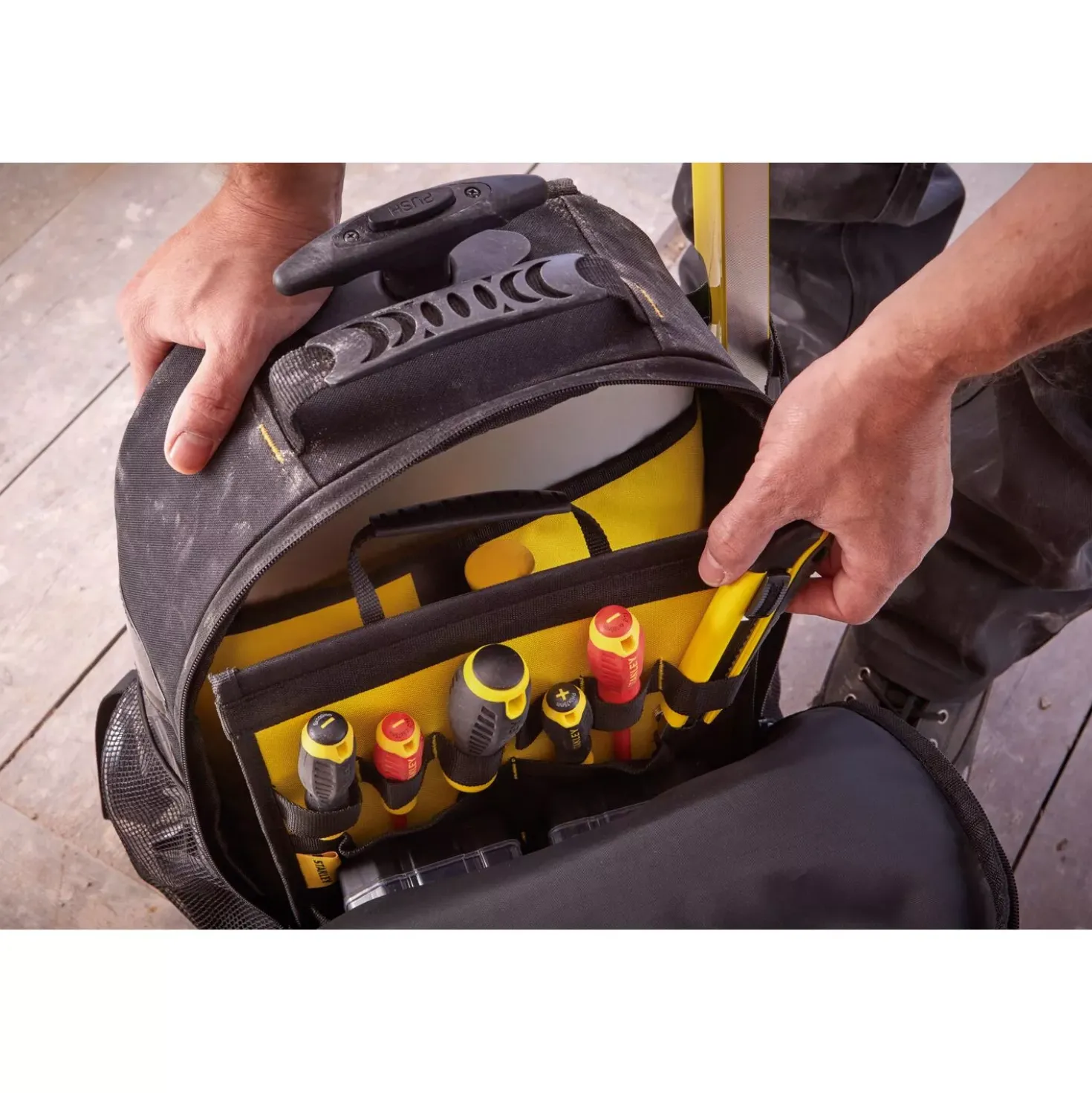 Stanley STST83307-1 Gereedschapsrugzak met wielen