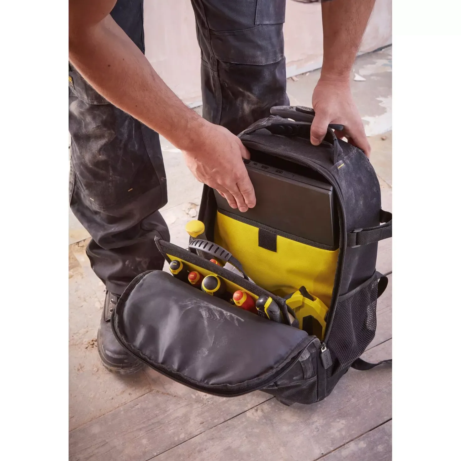 Stanley STST83307-1 Gereedschapsrugzak met wielen